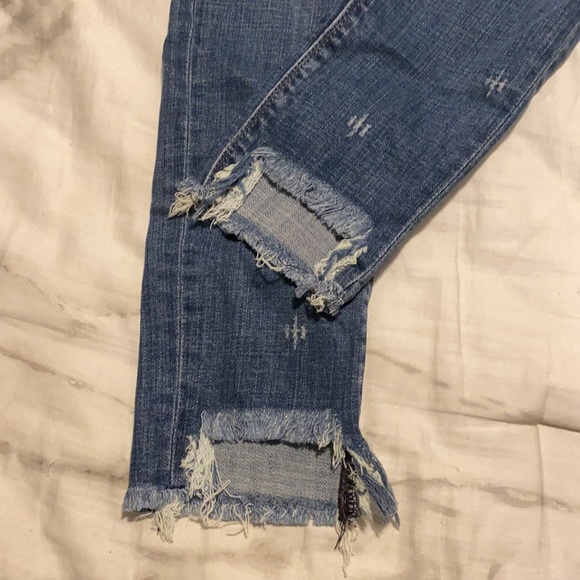 NWOT High Rise Embroider/distress Ankle Jeans - Picture 2 of 6